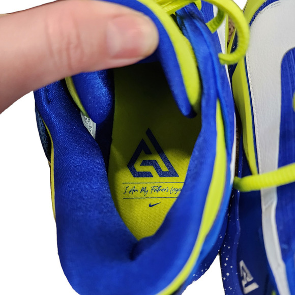 Athletic_Shoes